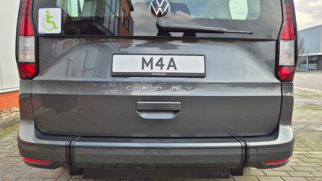 VOLKSWAGEN CADDY MAXI 2.0 TDi BleuMotion Euro 6 geschikt voor 1 rolstoel nieuw leverbaar bij Mobility4all