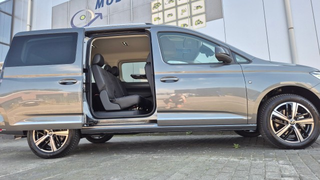 VOLKSWAGEN CADDY MAXI 2.0 TDi BleuMotion Euro 6 geschikt voor 1 rolstoel nieuw leverbaar bij Mobility4all
