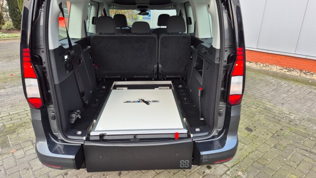 VOLKSWAGEN CADDY MAXI 2.0 TDi BleuMotion Euro 6 geschikt voor 1 rolstoel nieuw leverbaar bij Mobility4all