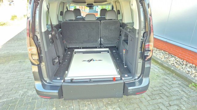 VOLKSWAGEN CADDY MAXI 2.0 TDi BleuMotion Euro 6 geschikt voor 1 rolstoel nieuw leverbaar bij Mobility4all