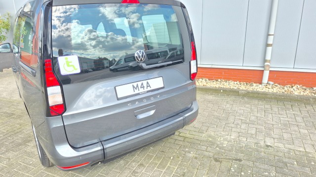 VOLKSWAGEN CADDY MAXI 2.0 TDi BleuMotion Euro 6 geschikt voor 1 rolstoel nieuw leverbaar bij Mobility4all