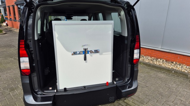 VOLKSWAGEN CADDY MAXI 2.0 TDi BleuMotion Euro 6 geschikt voor 1 rolstoel nieuw leverbaar bij Mobility4all