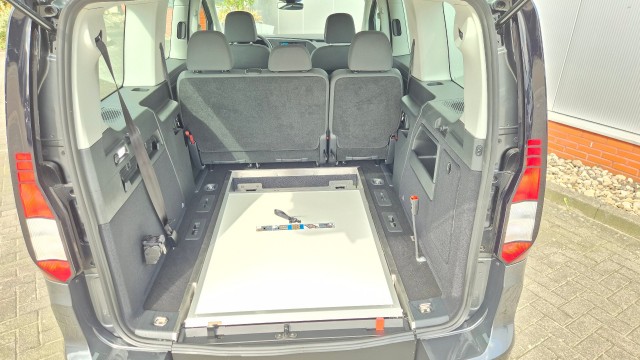 VOLKSWAGEN CADDY MAXI 2.0 TDi BleuMotion Euro 6 geschikt voor 1 rolstoel nieuw leverbaar bij Mobility4all