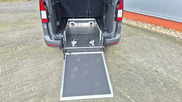 VOLKSWAGEN CADDY MAXI 2.0 TDi BleuMotion Euro 6 geschikt voor 1 rolstoel nieuw leverbaar bij Mobility4all