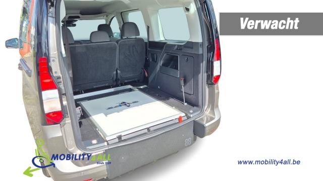 VOLKSWAGEN CADDY MAXI 2.0 TDi BleuMotion Euro 6 geschikt voor 1 rolstoel nieuw leverbaar bij Mobility4all