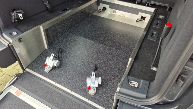 VOLKSWAGEN CADDY MAXI 2.0 TDi BleuMotion Euro 6 geschikt voor 1 rolstoel nieuw leverbaar bij Mobility4all