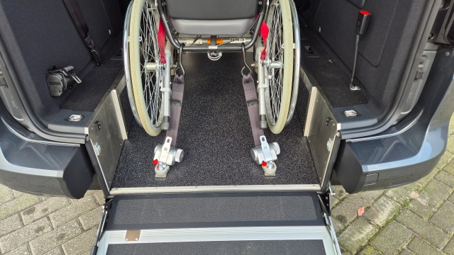 VOLKSWAGEN CADDY MAXI 2.0 TDi BleuMotion Euro 6 geschikt voor 1 rolstoel nieuw leverbaar bij Mobility4all