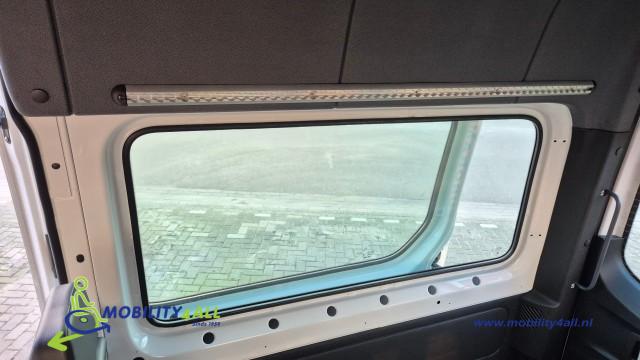 MERCEDES-BENZ SPRINTER Rolstoelbus 9-PERSOONS