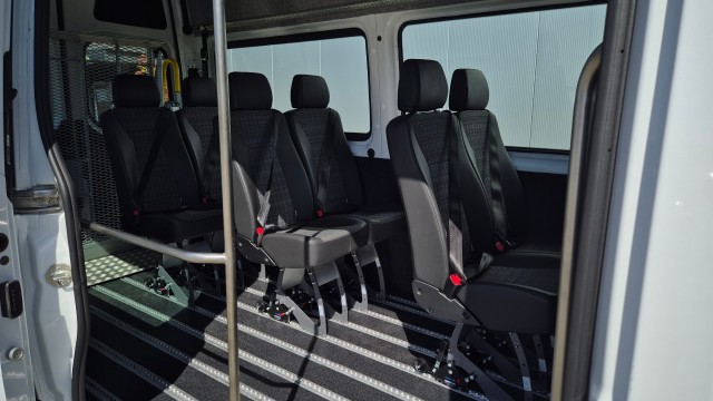 MERCEDES-BENZ SPRINTER Rolstoelbus 9-PERSOONS