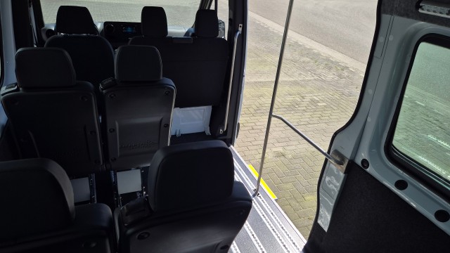 MERCEDES-BENZ SPRINTER Rolstoelbus 9-PERSOONS