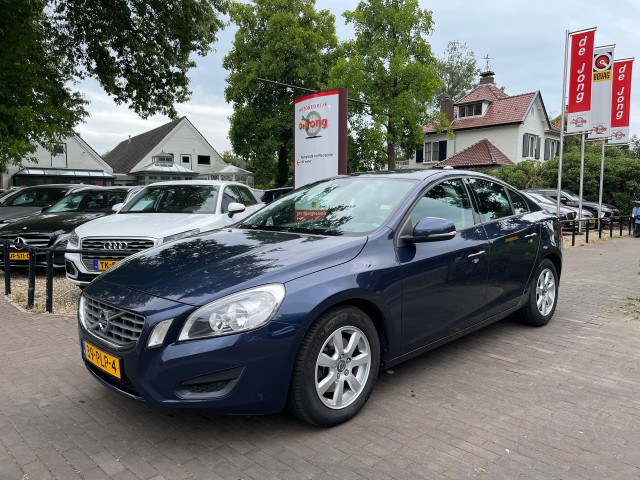 VOLVO S60 1.6 T3 150PK / NAVI / CRUISE CTR. / TREKHAAK / AIRCO-ECC / PDC, Autobedrijf de Jong, Helvoirt