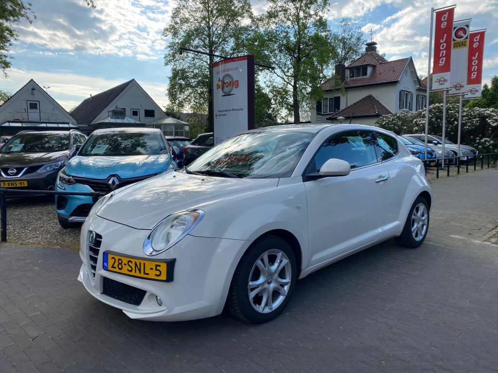 ALFA ROMEO MITO 1.4 DISTINCTIVE / AIRCO-ECC / CRUISE CTR. / BLUETOOTH / RADIO-CD / ELEK. RAMEN