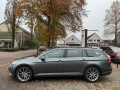 VOLKSWAGEN PASSAT VARIANT 1.8 TSI HIGHLINE AUTOMAAT / NAVI / CAMERA / TREKHAAK / ADAP. CRU, Autobedrijf de Jong, Helvoirt