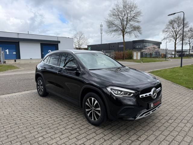 MERCEDES-BENZ GLA-KLASSE 180 Aut Panorama Camera, RI Trading B.V., Enschede