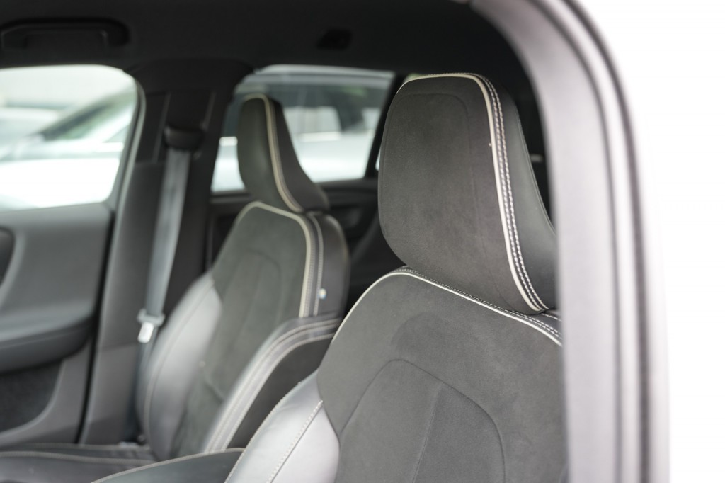 VOLVO, XC40