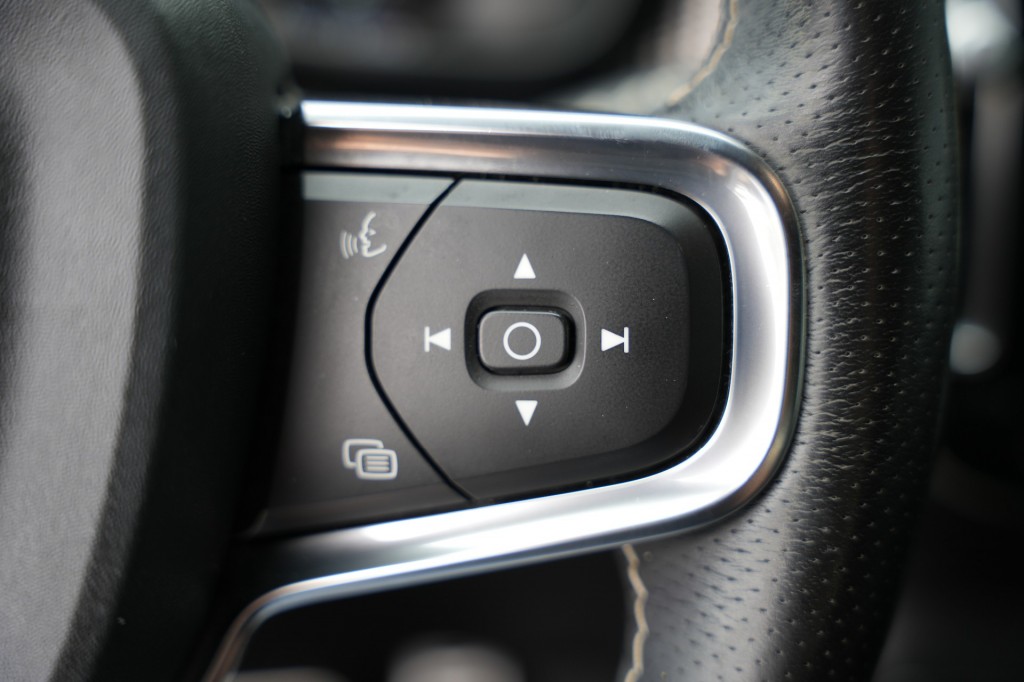 VOLVO, XC40