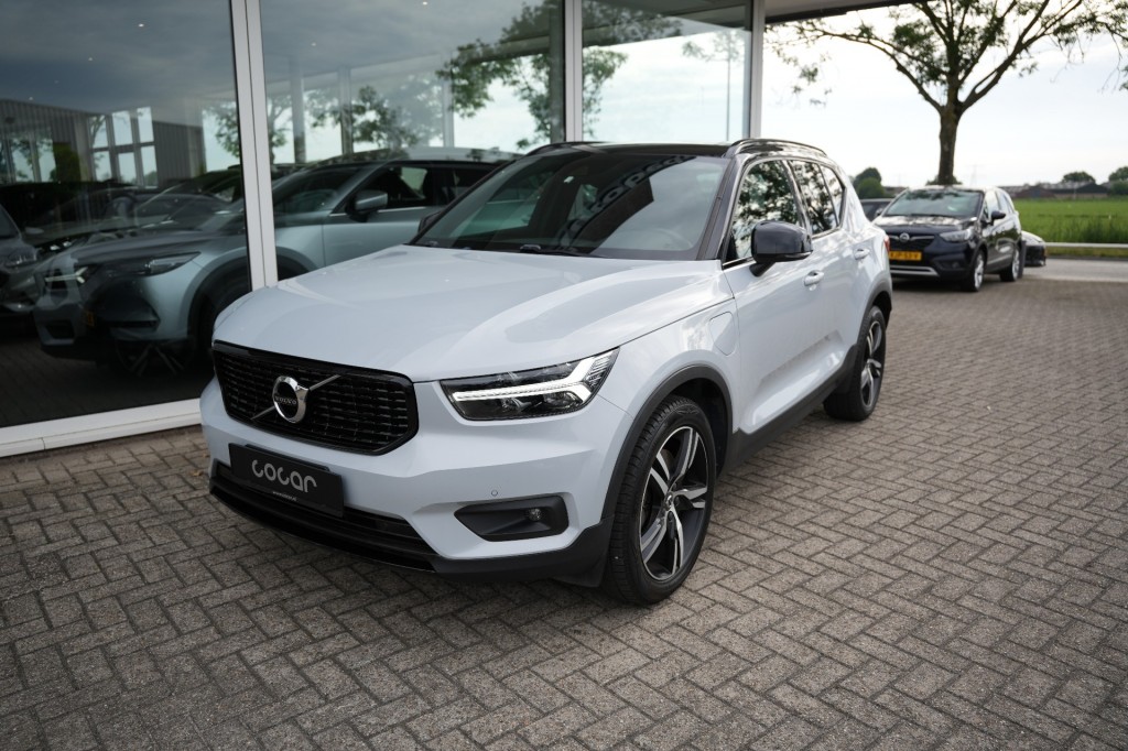 VOLVO, XC40