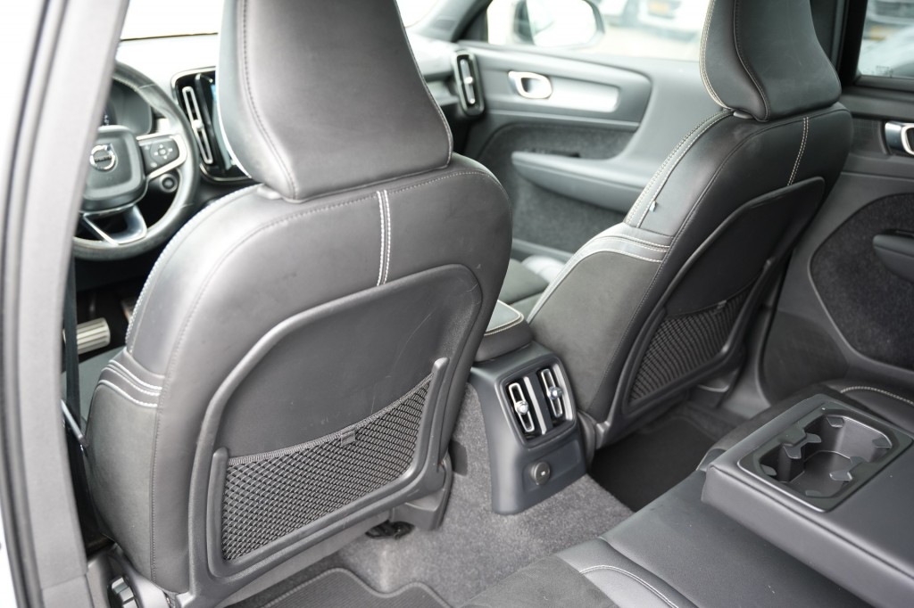 VOLVO, XC40