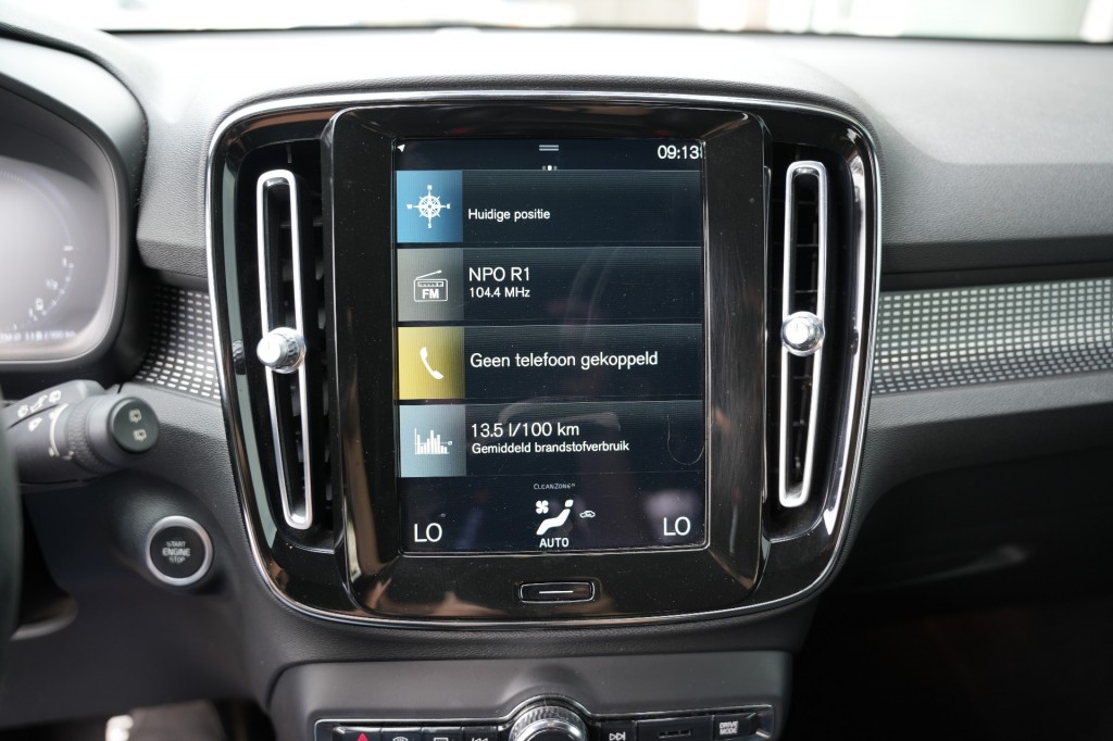 VOLVO, XC40