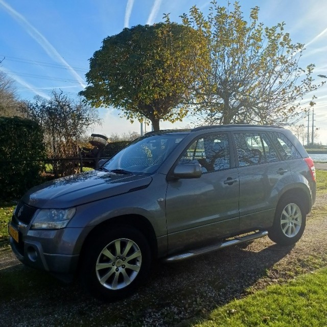 SUZUKI VITARA 2.0-16V EXCLUSIVE, 4WD, AIRCO, AFNEEMBARE TREKHAAK