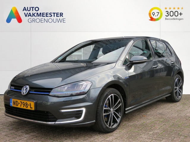 Volkswagen Golf - 1.4 TSI DSG GTE Connected Series / Camera / Led / 17 Inch / BOVA