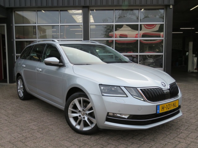 SKODA OCTAVIA Combi 1.0 115pk TSI Greentech Business Edition Plus / Led / Came, Garage Groenouwe, Bathmen