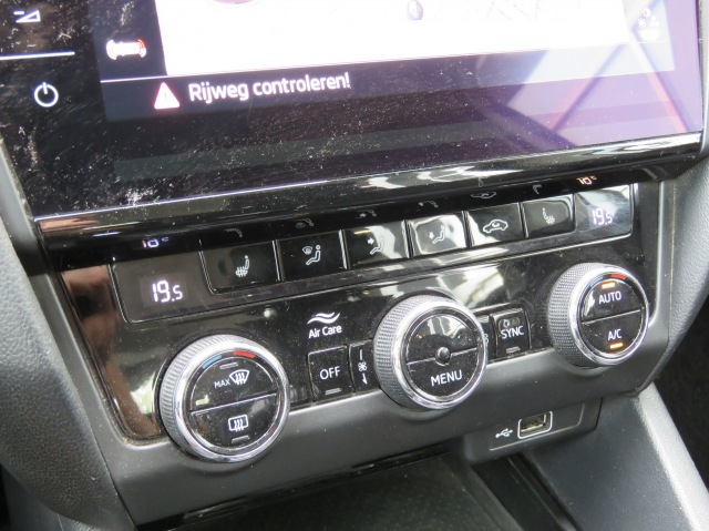 SKODA OCTAVIA Combi 1.0 115pk TSI Greentech Business Edition Plus / Led / Came, Garage Groenouwe, Bathmen