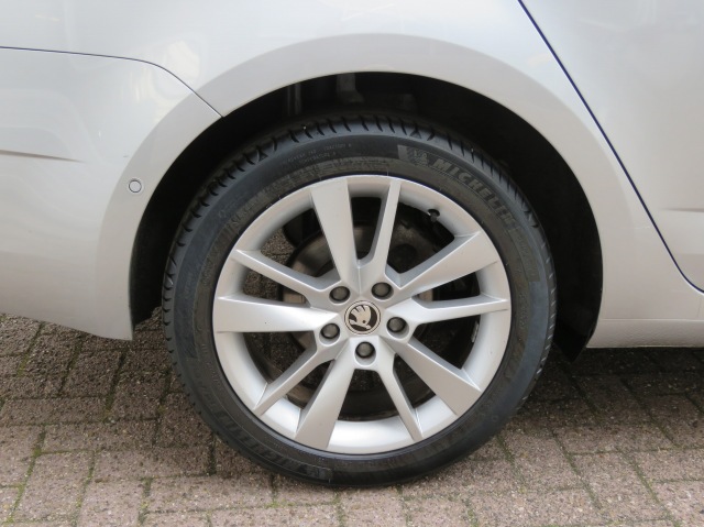 SKODA OCTAVIA Combi 1.0 115pk TSI Greentech Business Edition Plus / Led / Came, Garage Groenouwe, Bathmen