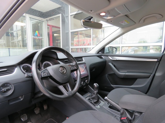 SKODA OCTAVIA Combi 1.0 115pk TSI Greentech Business Edition Plus / Led / Came, Garage Groenouwe, Bathmen