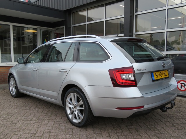 SKODA OCTAVIA Combi 1.0 115pk TSI Greentech Business Edition Plus / Led / Came, Garage Groenouwe, Bathmen