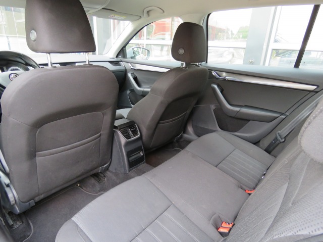 SKODA OCTAVIA Combi 1.0 115pk TSI Greentech Business Edition Plus / Led / Came, Garage Groenouwe, Bathmen