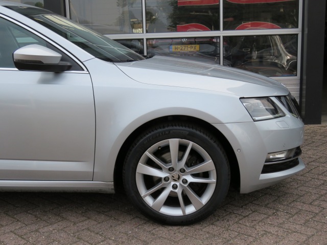 SKODA OCTAVIA Combi 1.0 115pk TSI Greentech Business Edition Plus / Led / Came, Garage Groenouwe, Bathmen