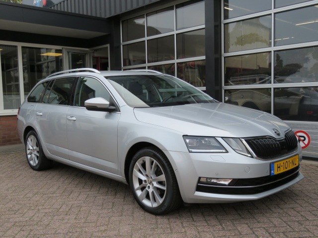 SKODA OCTAVIA Combi 1.0 115pk TSI Greentech Business Edition Plus / Led / Came, Garage Groenouwe, Bathmen