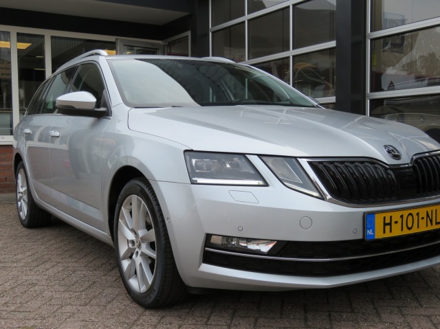 SKODA OCTAVIA Combi 1.0 115pk TSI Greentech Business Edition Plus / Led / Came, Garage Groenouwe, Bathmen