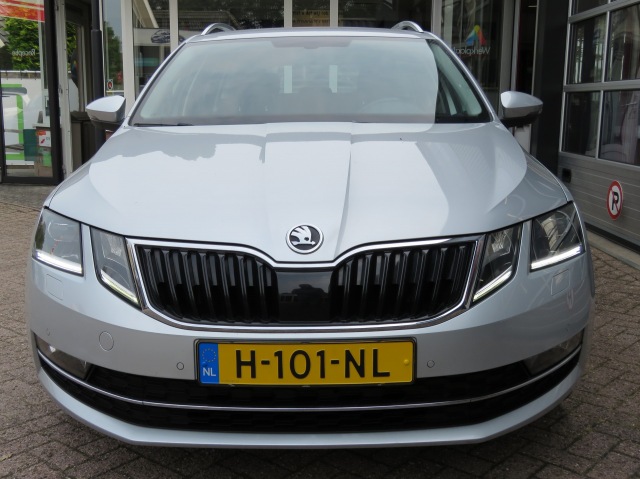SKODA OCTAVIA Combi 1.0 115pk TSI Greentech Business Edition Plus / Led / Came, Garage Groenouwe, Bathmen