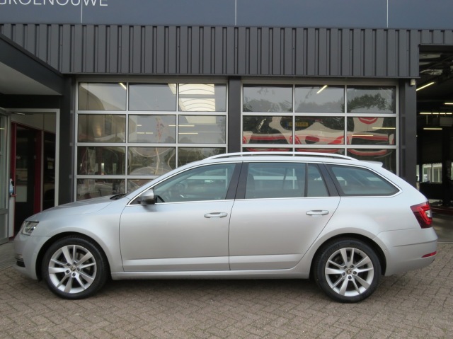 SKODA OCTAVIA Combi 1.0 115pk TSI Greentech Business Edition Plus / Led / Came, Garage Groenouwe, Bathmen