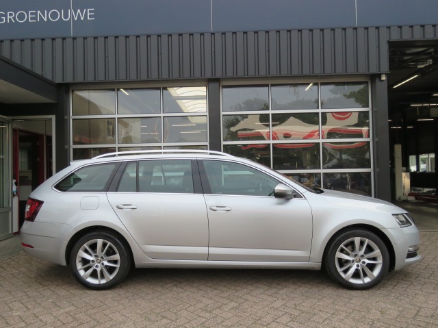SKODA OCTAVIA Combi 1.0 115pk TSI Greentech Business Edition Plus / Led / Came, Garage Groenouwe, Bathmen