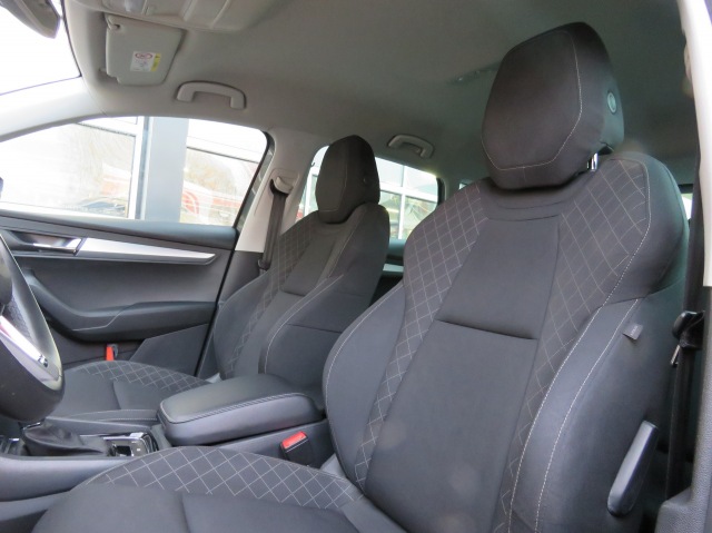 SKODA KAROQ 1.0 TSI 115pk DSG-aut. Clever Edition / Virtual / Navi / BOVAG g, Garage Groenouwe, Bathmen