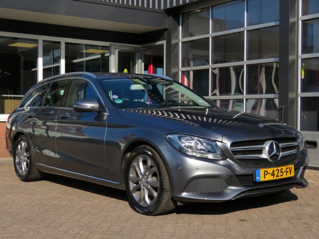 MERCEDES-BENZ C-KLASSE 180 156pk Aut. PRESTIGE / Camera / Leder-stof / Trekhaak / Veel , Garage Groenouwe, Bathmen