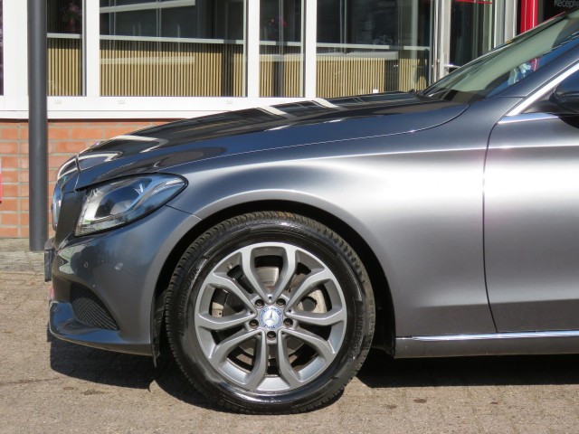 MERCEDES-BENZ C-KLASSE 180 156pk Aut. PRESTIGE / Camera / Leder-stof / Trekhaak / Veel , Garage Groenouwe, Bathmen