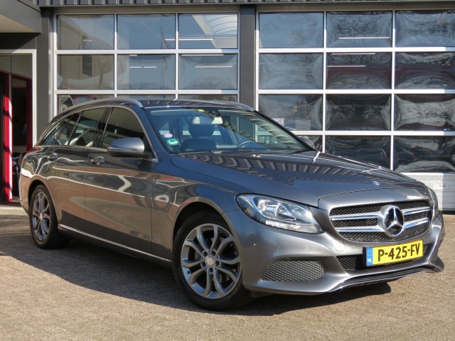 MERCEDES-BENZ C-KLASSE 180 156pk Aut. PRESTIGE / Camera / Leder-stof / Trekhaak / Veel , Garage Groenouwe, Bathmen