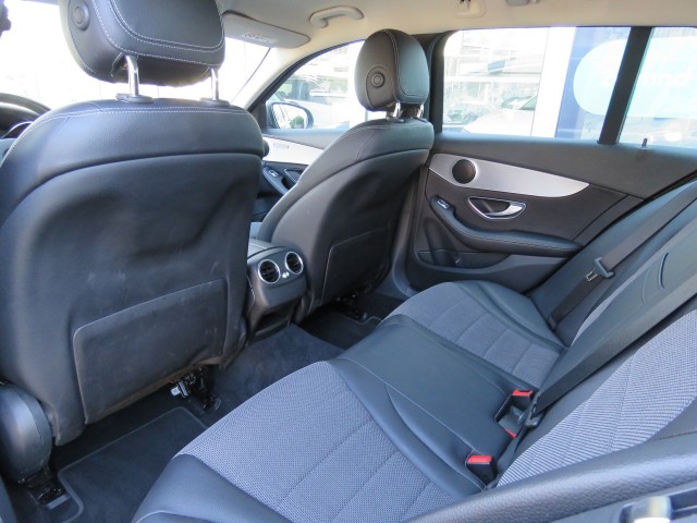 MERCEDES-BENZ C-KLASSE 180 156pk Aut. PRESTIGE / Camera / Leder-stof / Trekhaak / Veel , Garage Groenouwe, Bathmen