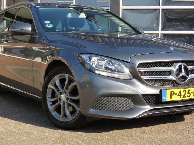 MERCEDES-BENZ C-KLASSE 180 156pk Aut. PRESTIGE / Camera / Leder-stof / Trekhaak / Veel , Garage Groenouwe, Bathmen