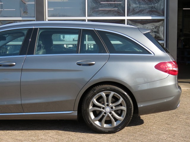 MERCEDES-BENZ C-KLASSE 180 156pk Aut. PRESTIGE / Camera / Leder-stof / Trekhaak / Veel , Garage Groenouwe, Bathmen