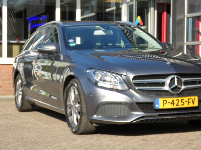 MERCEDES-BENZ C-KLASSE 180 156pk Aut. PRESTIGE / Camera / Leder-stof / Trekhaak / Veel , Garage Groenouwe, Bathmen
