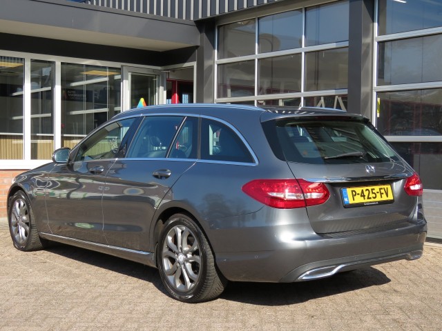 MERCEDES-BENZ C-KLASSE 180 156pk Aut. PRESTIGE / Camera / Leder-stof / Trekhaak / Veel , Garage Groenouwe, Bathmen