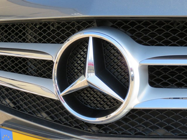 MERCEDES-BENZ C-KLASSE 180 156pk Aut. PRESTIGE / Camera / Leder-stof / Trekhaak / Veel , Garage Groenouwe, Bathmen