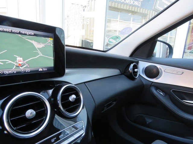 MERCEDES-BENZ C-KLASSE 180 156pk Aut. PRESTIGE / Camera / Leder-stof / Trekhaak / Veel , Garage Groenouwe, Bathmen