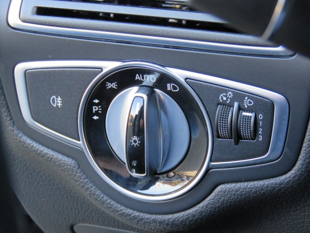 MERCEDES-BENZ C-KLASSE 180 156pk Aut. PRESTIGE / Camera / Leder-stof / Trekhaak / Veel , Garage Groenouwe, Bathmen