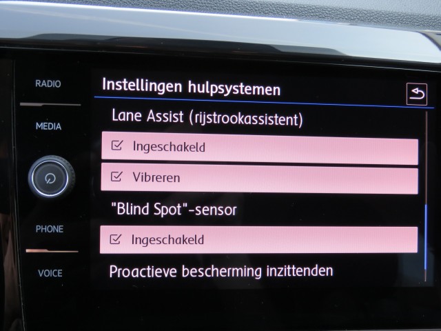 VOLKSWAGEN T-CROSS 1.0 TSI LIFE / 17 Inch / BOVAG garantie, Garage Groenouwe, Bathmen